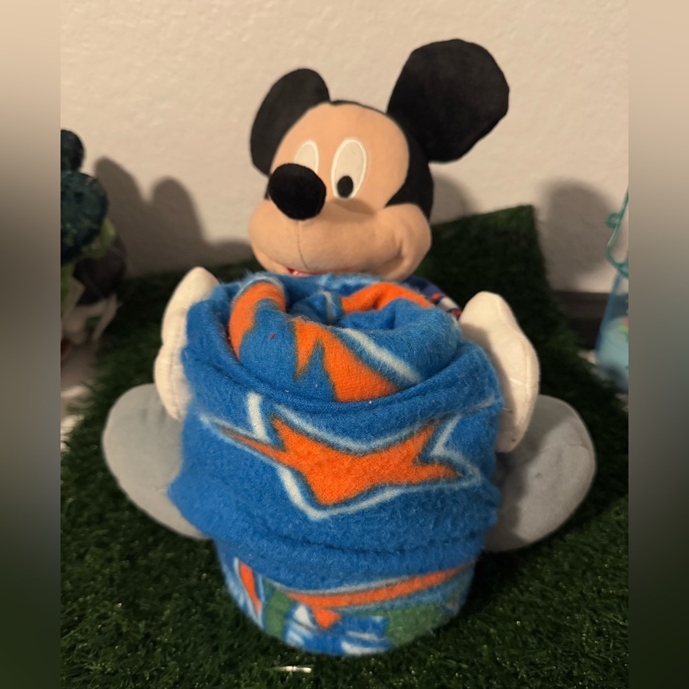 Gator blanket with Mickey in a gator jersey